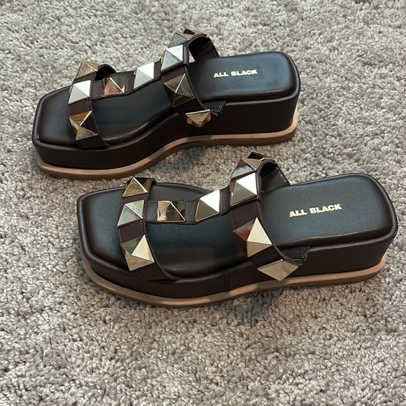 NWOT ALL BLACK pyramid t sandal in Brown/Gold - Size 36 EUR - Picture 2 of 14